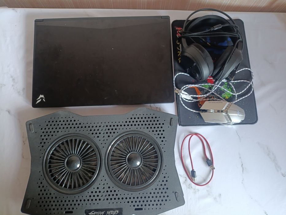 Продам ноутбук Ardor Gaming.