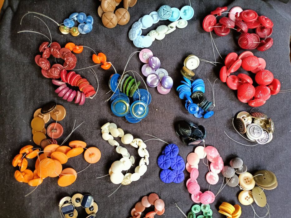 Пуговицы разные,