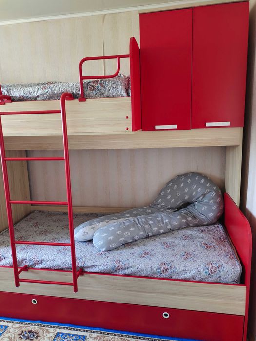 Двухъярусная кровать со шкафчиками
