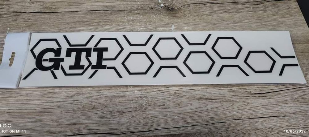 Стикер за Golf GTI бяло, червено, черно