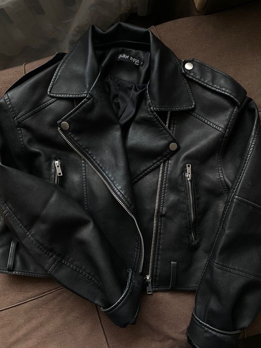 Женская куртка свежая