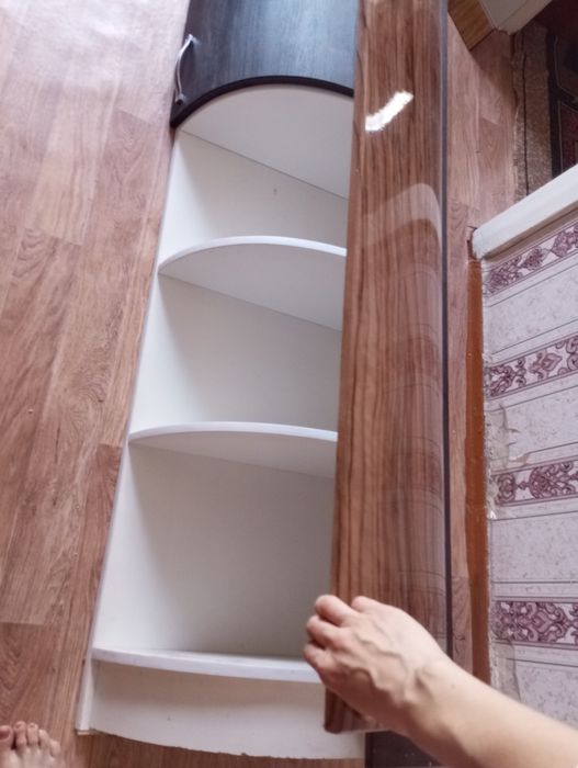 Продам угловой с полочками