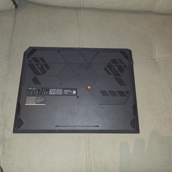 Продава се геймърски лаптоп Asus TUF Gaming RTX 5060 гаранция
