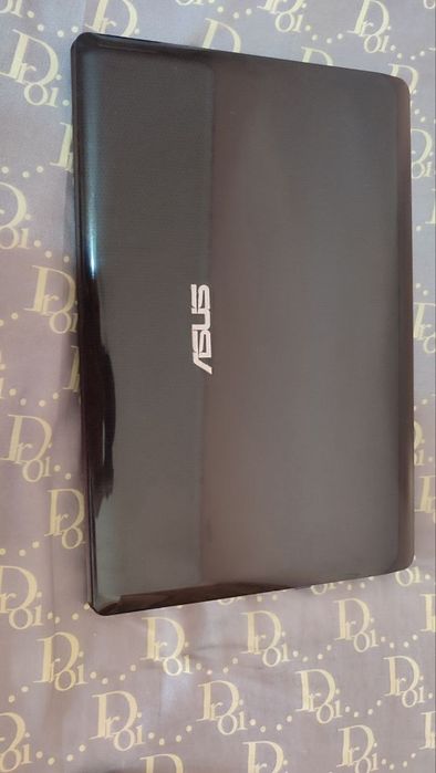 Ноутбук ASUS в хорошем состоянии