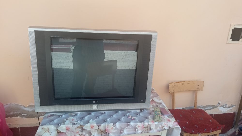 Televizor sotiladi 2 ta daewoo bilan Lg
