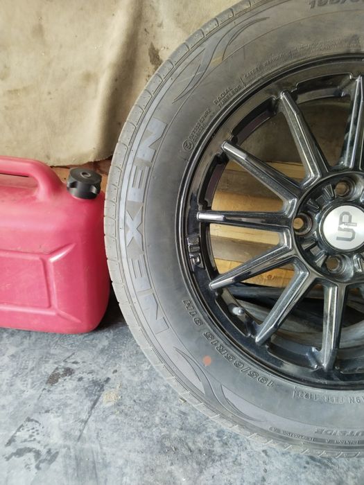 Продам резинуна автомобиль Ларгус