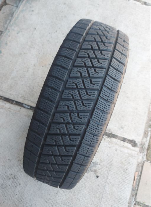 O bucată 215/65 R16C M+S iarnă - una Bridgestone Lassa Falken