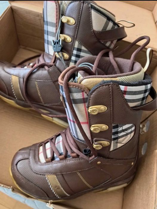 Snowboard boots Northwave marime 40