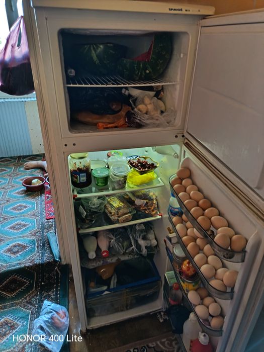Холодильник сотилади