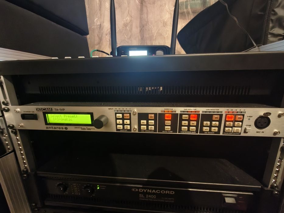 Vând microfon shure beta58 + tascam