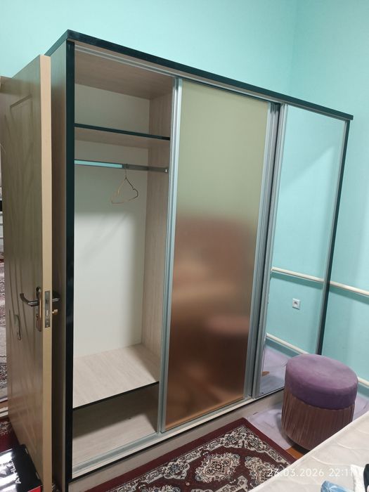 Mebel sotiladi holati yaxshi materiali Akrel, laminat ishlatilgan toza