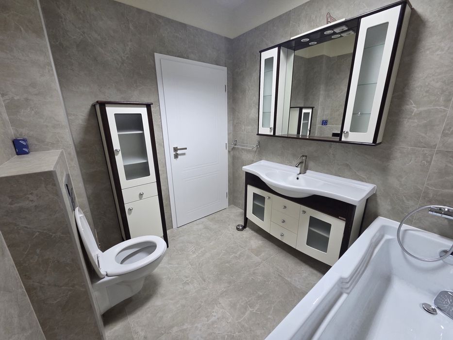 Închiriez apartament 3 camere lux 107 mp