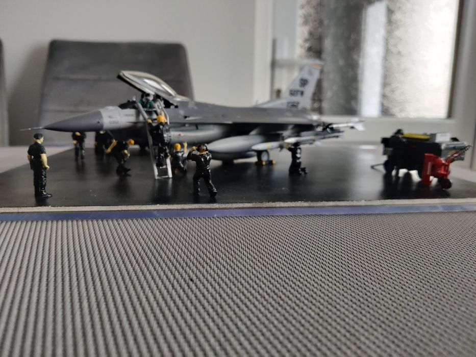 Diorama avion F-16 C/J  la scara 1/48