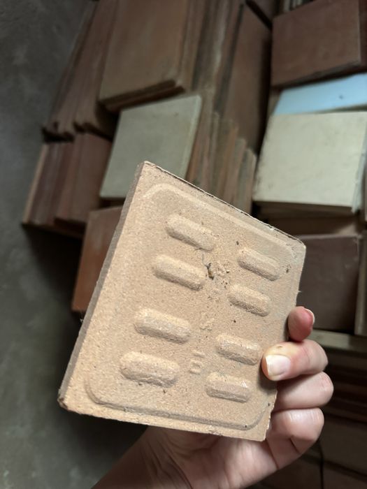 Продается мелкая плитка советская