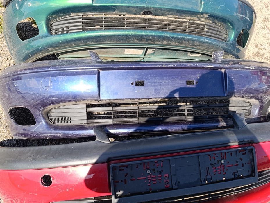 Бампера переднии на Опель Вектра В