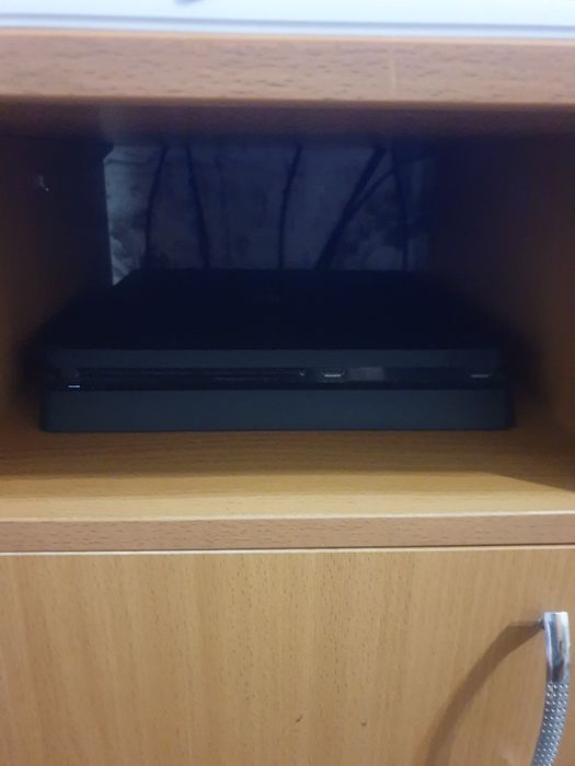 Продам ПРОШИТУЮ sony ps 4 slim.