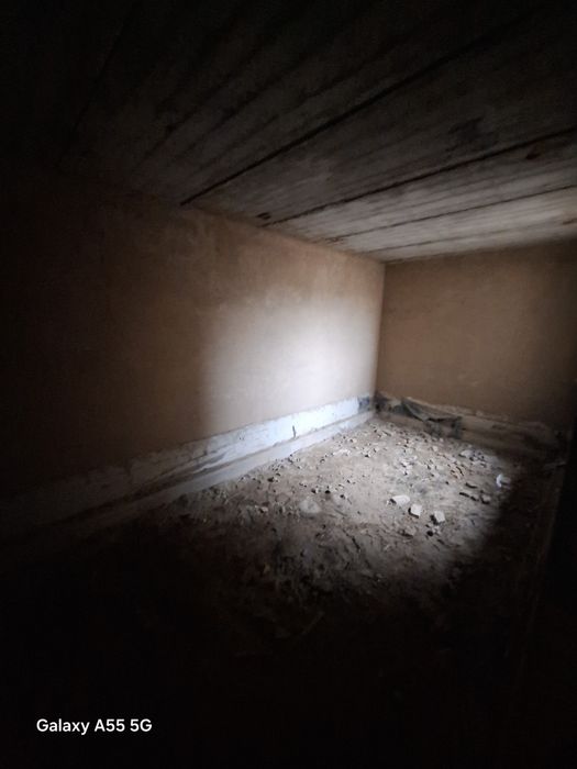 2 qavatli uy sotiladi.