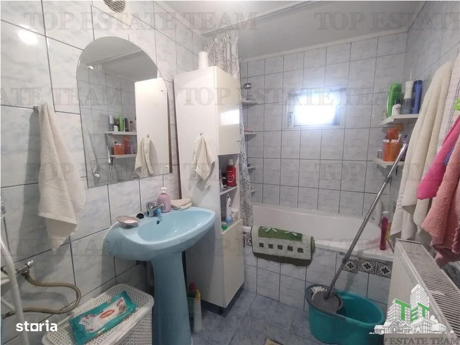 Teren generos 700 mp, include casa cu panouri fotovoltaice, langa Bucu