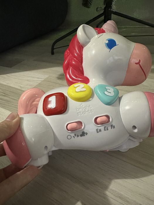 Интерактивна играчка Bright Starts - Вълшебният еднорог Rock & Glow