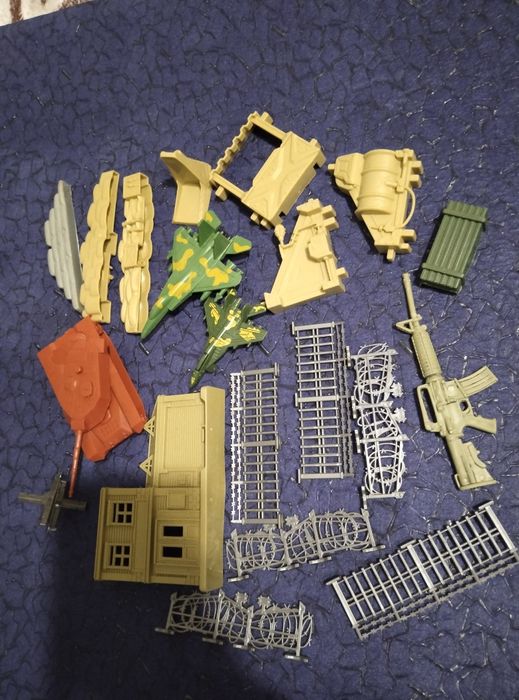 Продам игрушки для мальчика