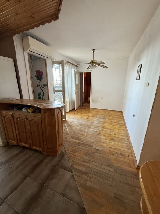 Продава се Четиристаен апартамент в Варна, Цветен квартал - 94 кв.м за 1243 €/кв.м - Снимка #2