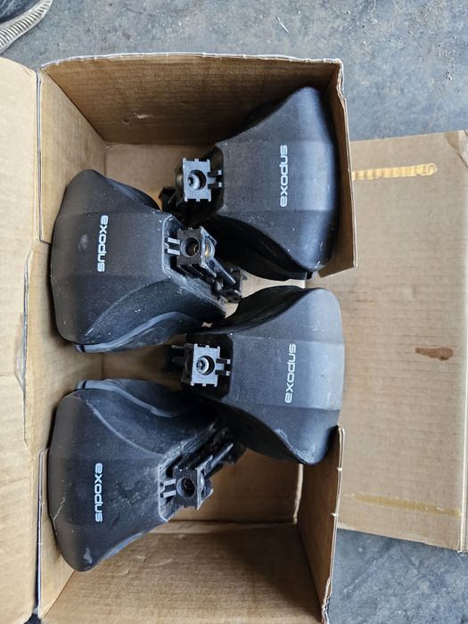 Захвати Exodus Thule GOLF 5 6 , PASSAT, PASAT Греди за VW рейлинг