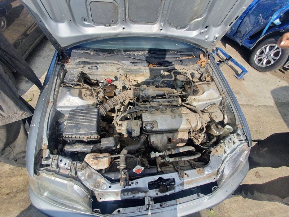 usa portiera stanga dreapta volan alternator electromotor haion compresor clima Honda Civic 6 motor 1.4 benzina  dezmembrez