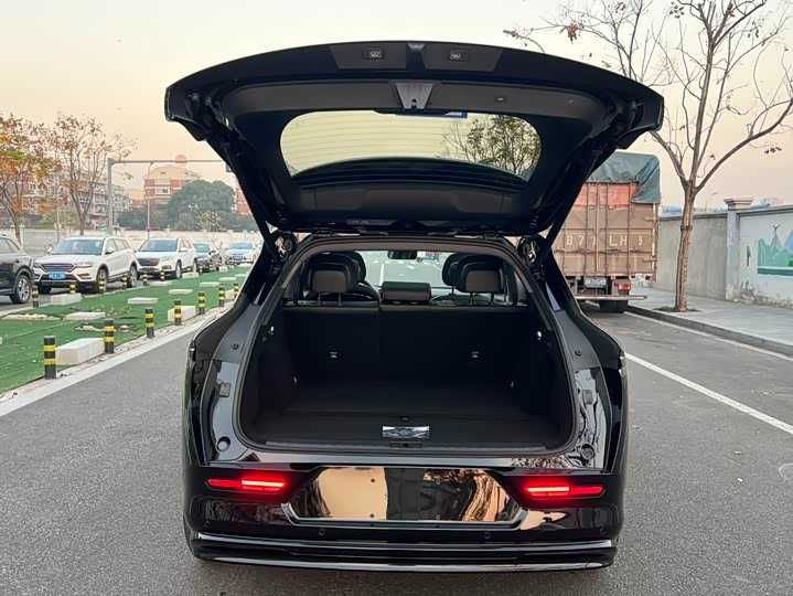 Zeekr 7X  Электро 780км  AWD 784 л.с. Быстрая зарядка