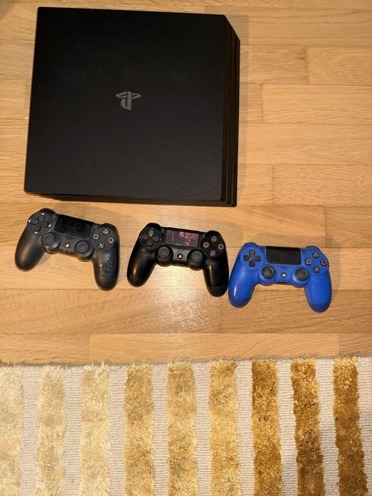Ps4 pro+3 controllere