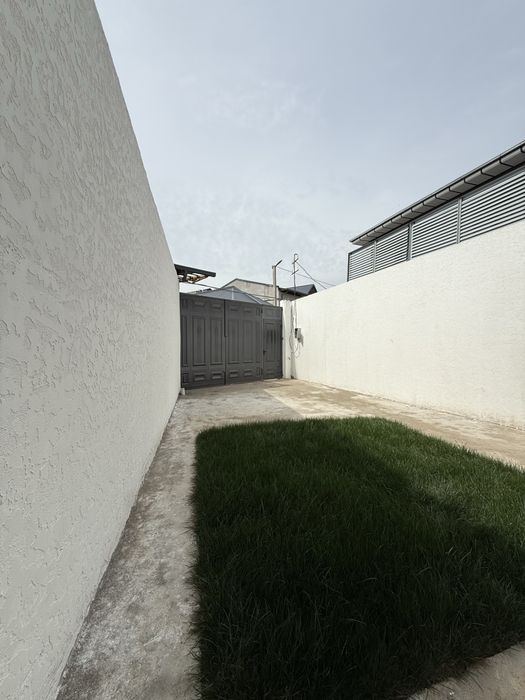 Срочно продаётся 2-сотих 5-комн участка в Сергели Ханабад