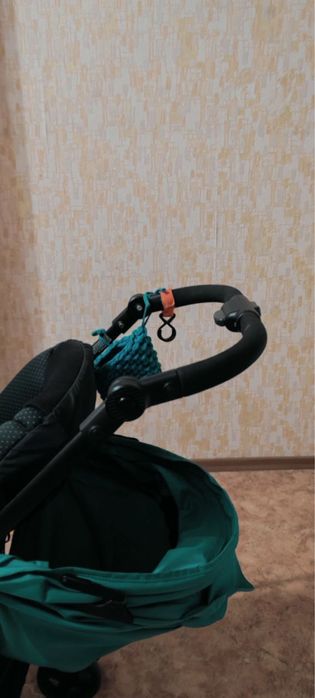Продам коляску Joie