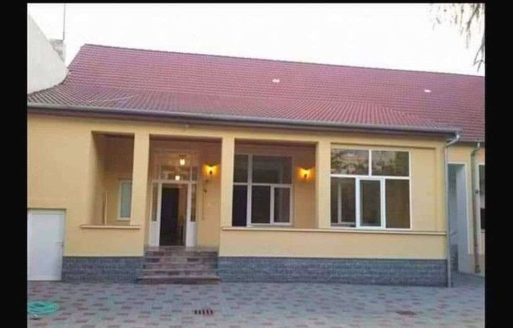 Ofer spre închiriere apartament la casa în zona ultracentrala, parcare