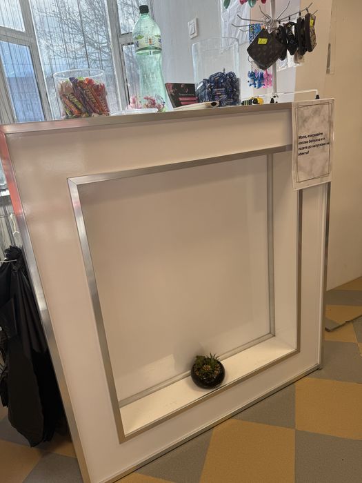 Бюро за магазин - 300лв , светещо с лед осветление