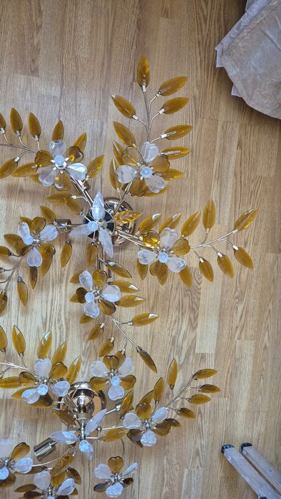 Продам  2 люстры