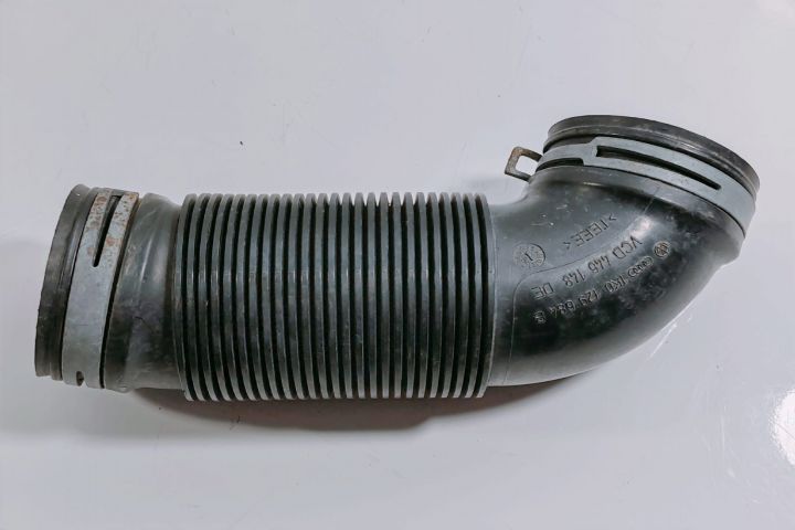 Furtun admisie aer 1K0129684b Volkswagen VW Passat B6