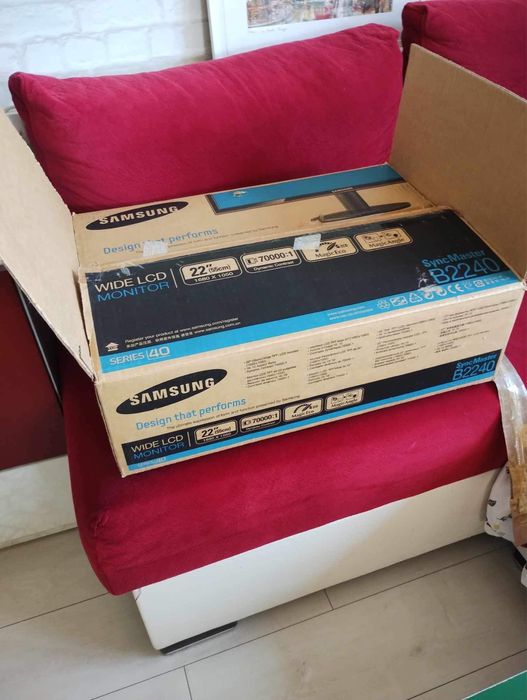 Продавам Монитор Samsung B2240W