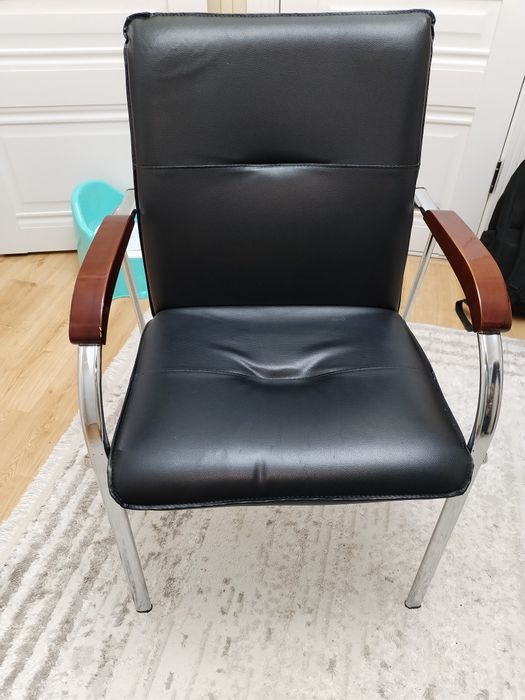 Офесные стулья срочно