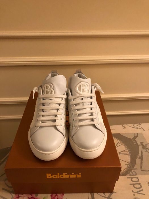 Продам кроссовки