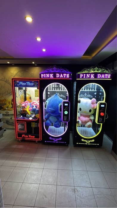 Вендинг автомат за играчки машина кран pink date clip claw machine