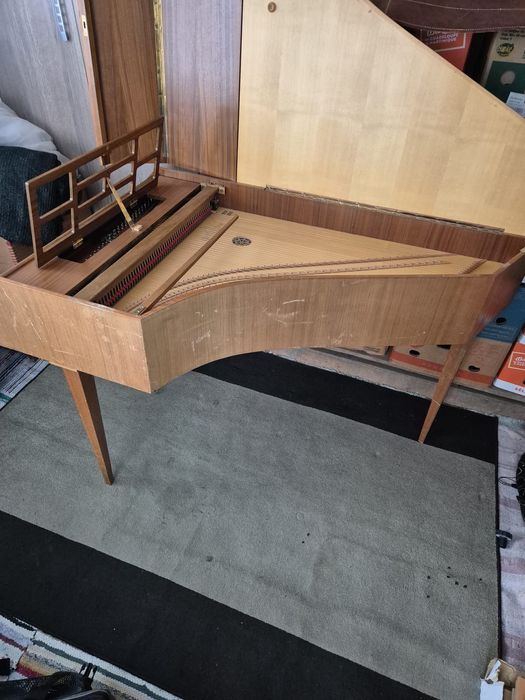 Mini pian lemn vintage Sunați