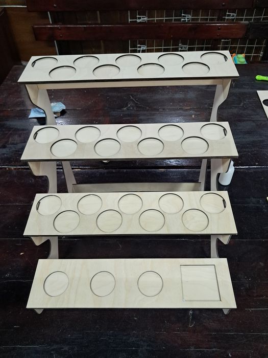 Колекционерски етажерка за фигурките на DISNEY.