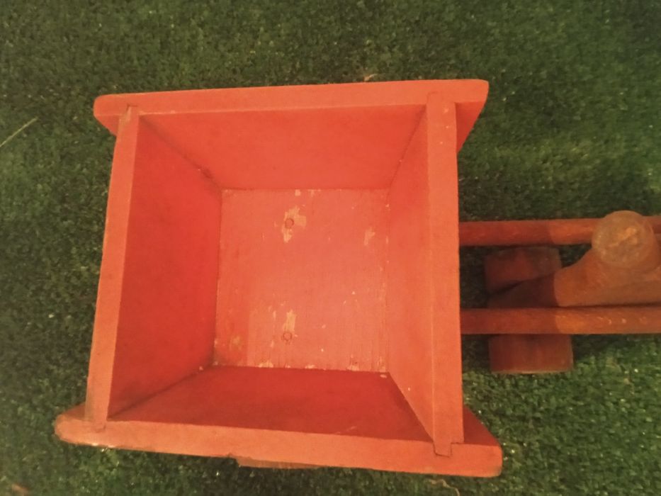 Ретро дървено магаренце с каручка . .