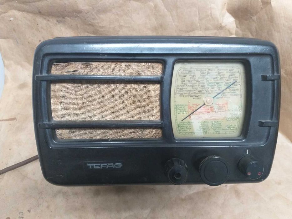 Aparate de radio cu tuburi electronice, de bachelita