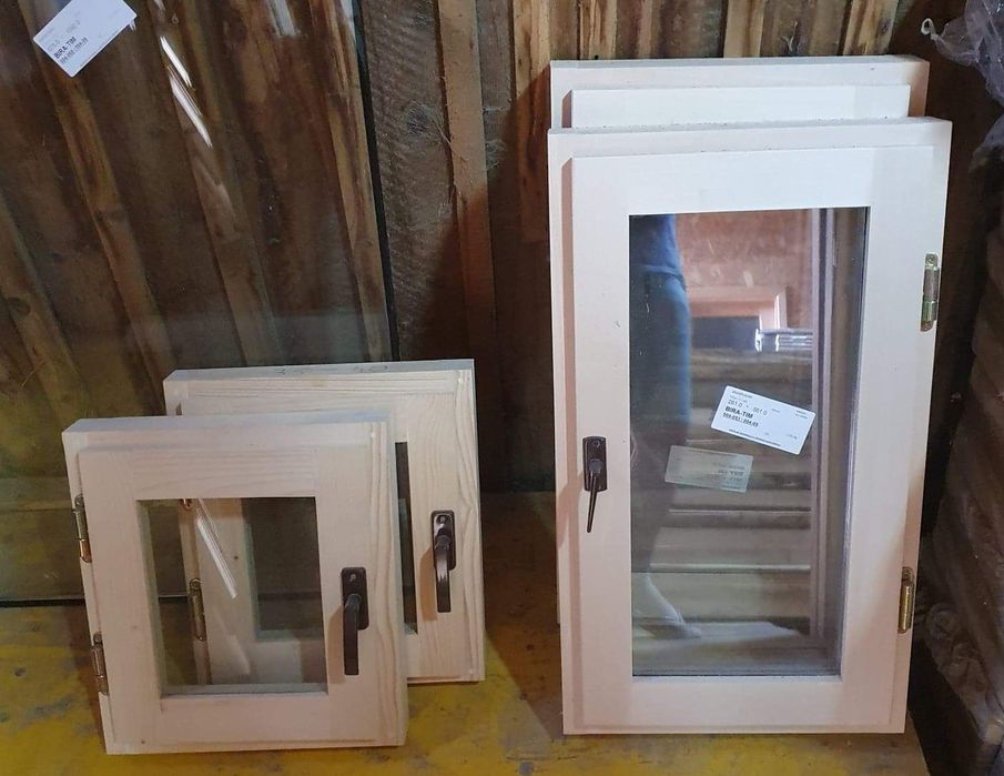 Geam de baie din lemn masiv