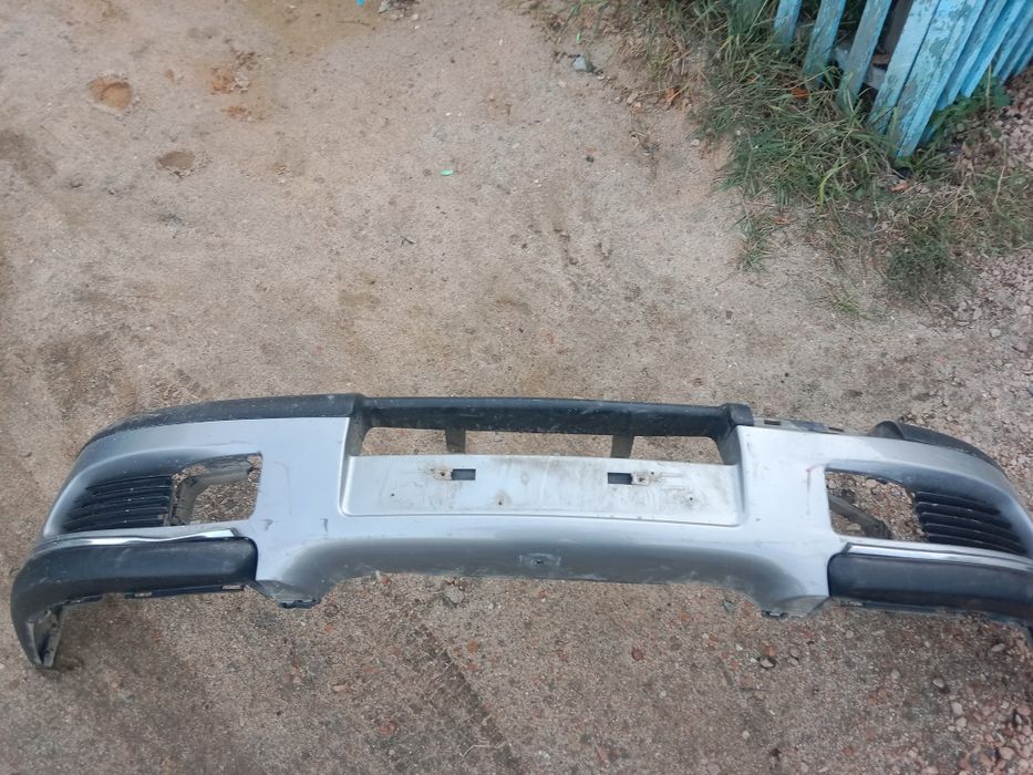 Продам бампер передний на омегу б с туманками