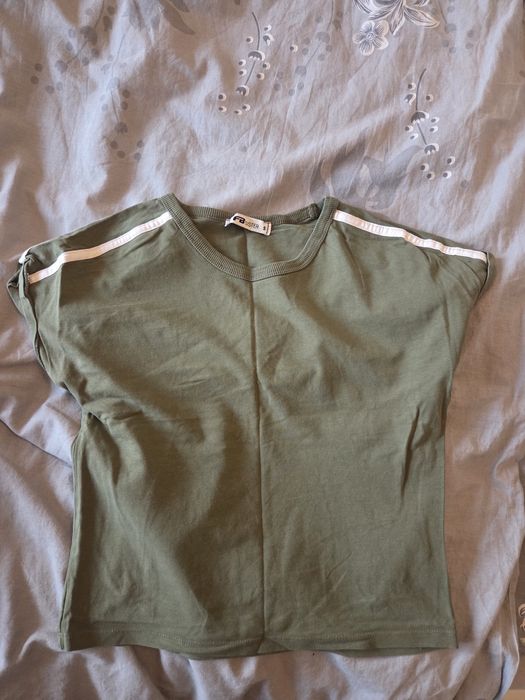 Подарявам дрехи.