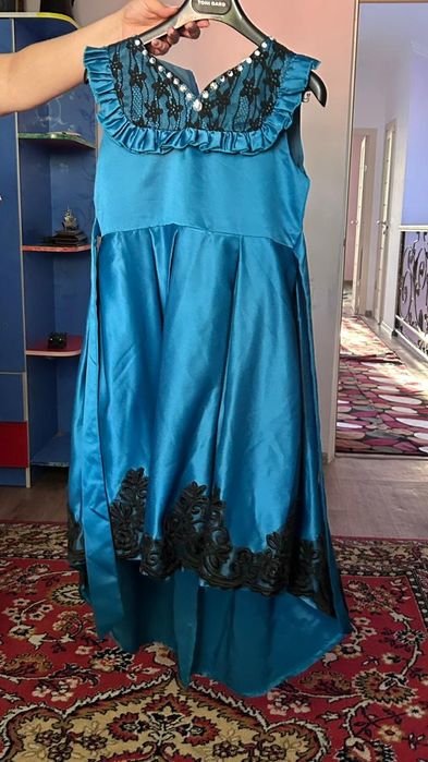 Продам платье  на девочек