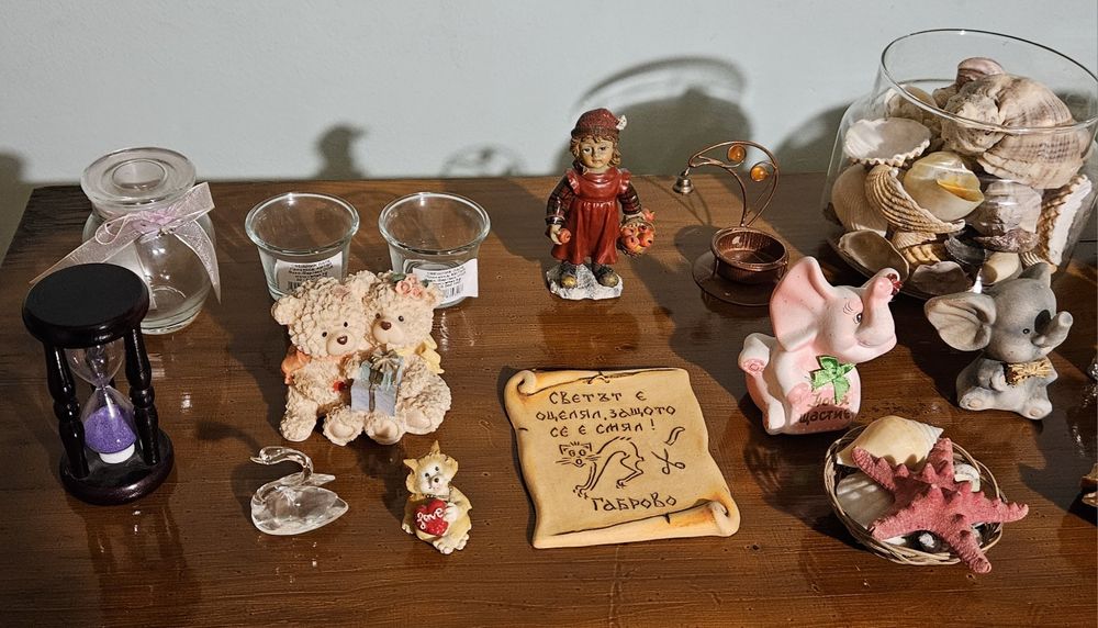 Декорации за дома: сувенири, свещници, миди, вази, ледарка