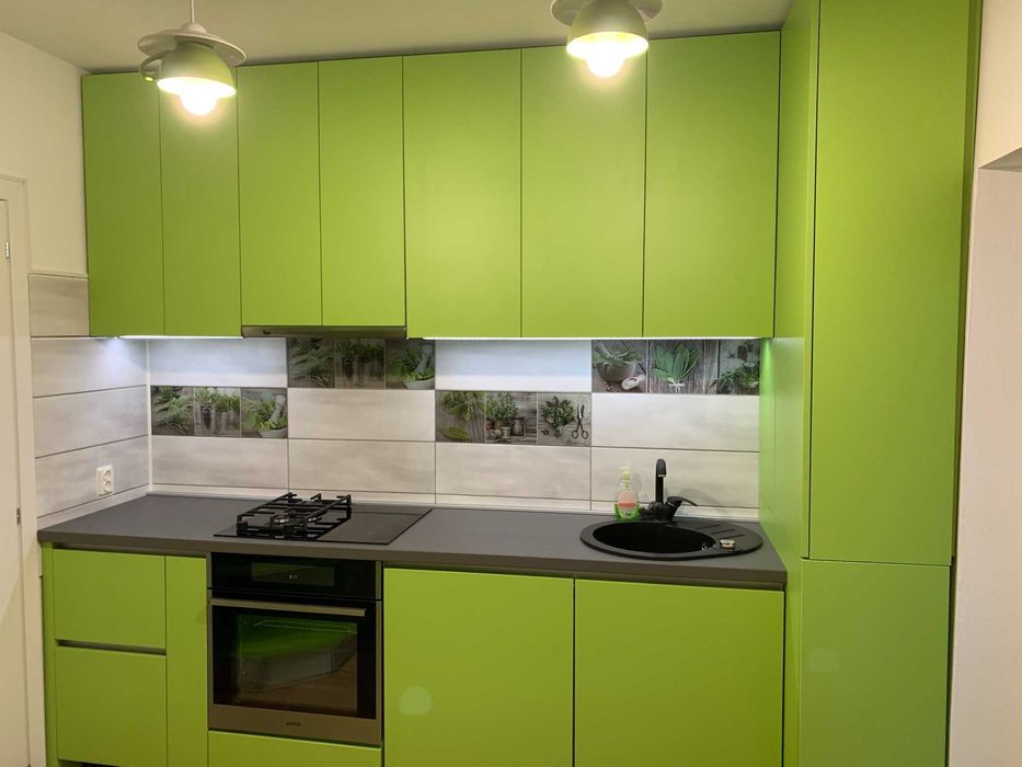 Apartament 3 camere + parcare proprie in curte