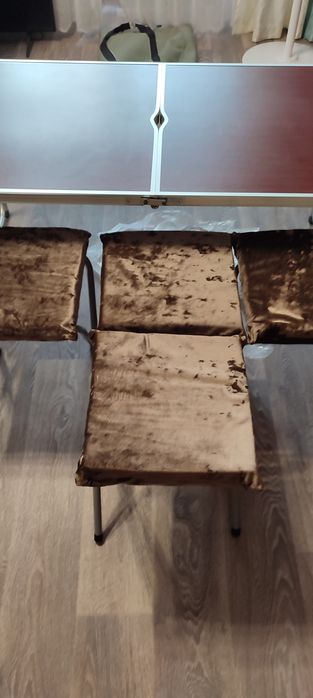 Стол раскладной ,табуретки 4 шт.